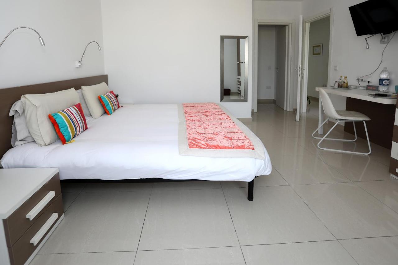 Escape To St Julians Bed and Breakfast Saint Julian's Eksteriør billede